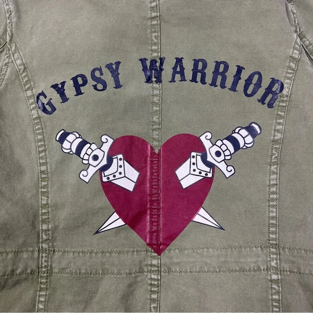 GYPSY WARRIOR Olive Green Utility Jacket – Heart & Daggers Graphic - Size Small